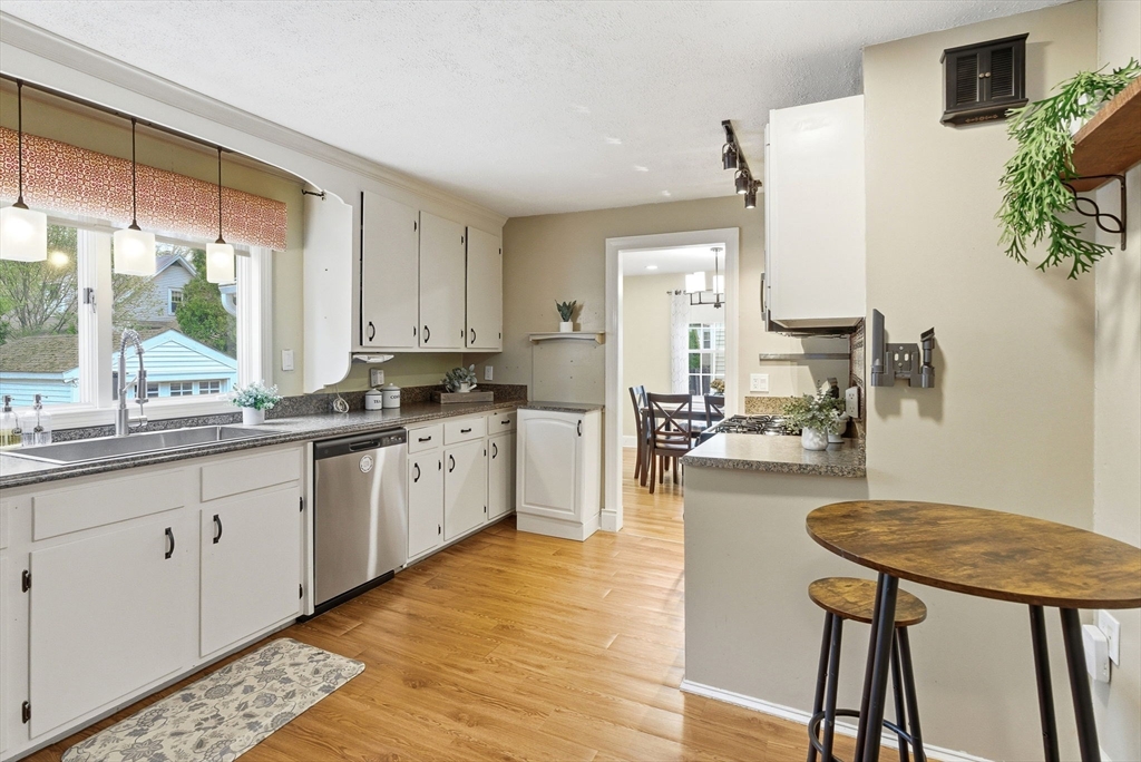 36 Fairview Rd, Stoneham, MA Photo #9