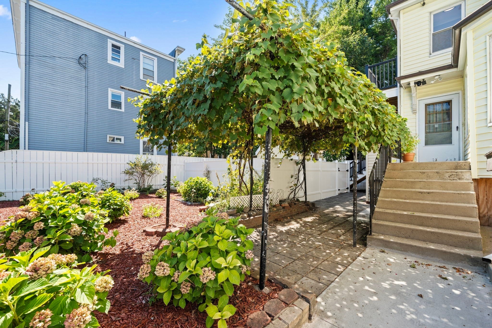 29 Hanson St