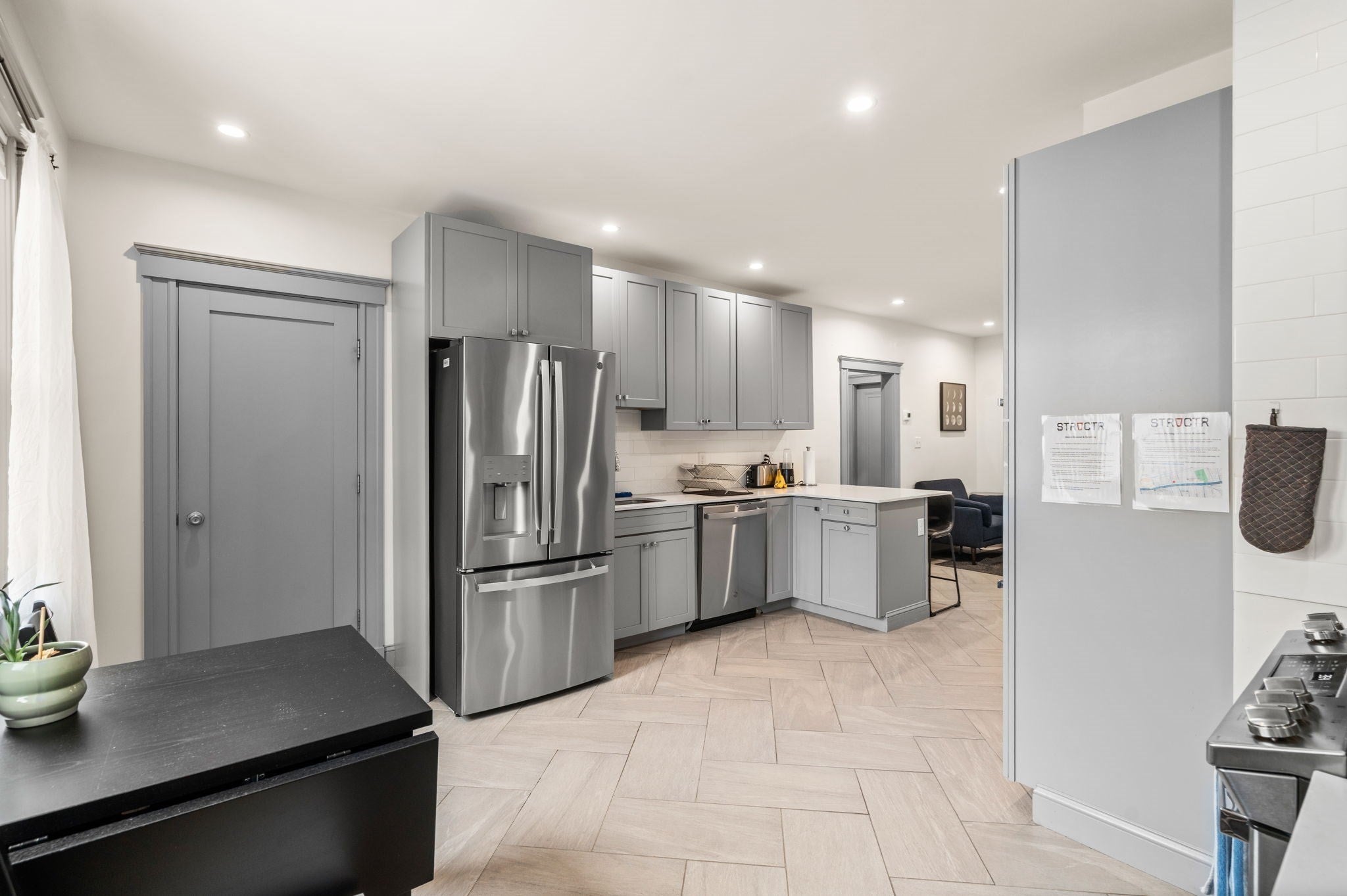 588 Gallivan Blvd