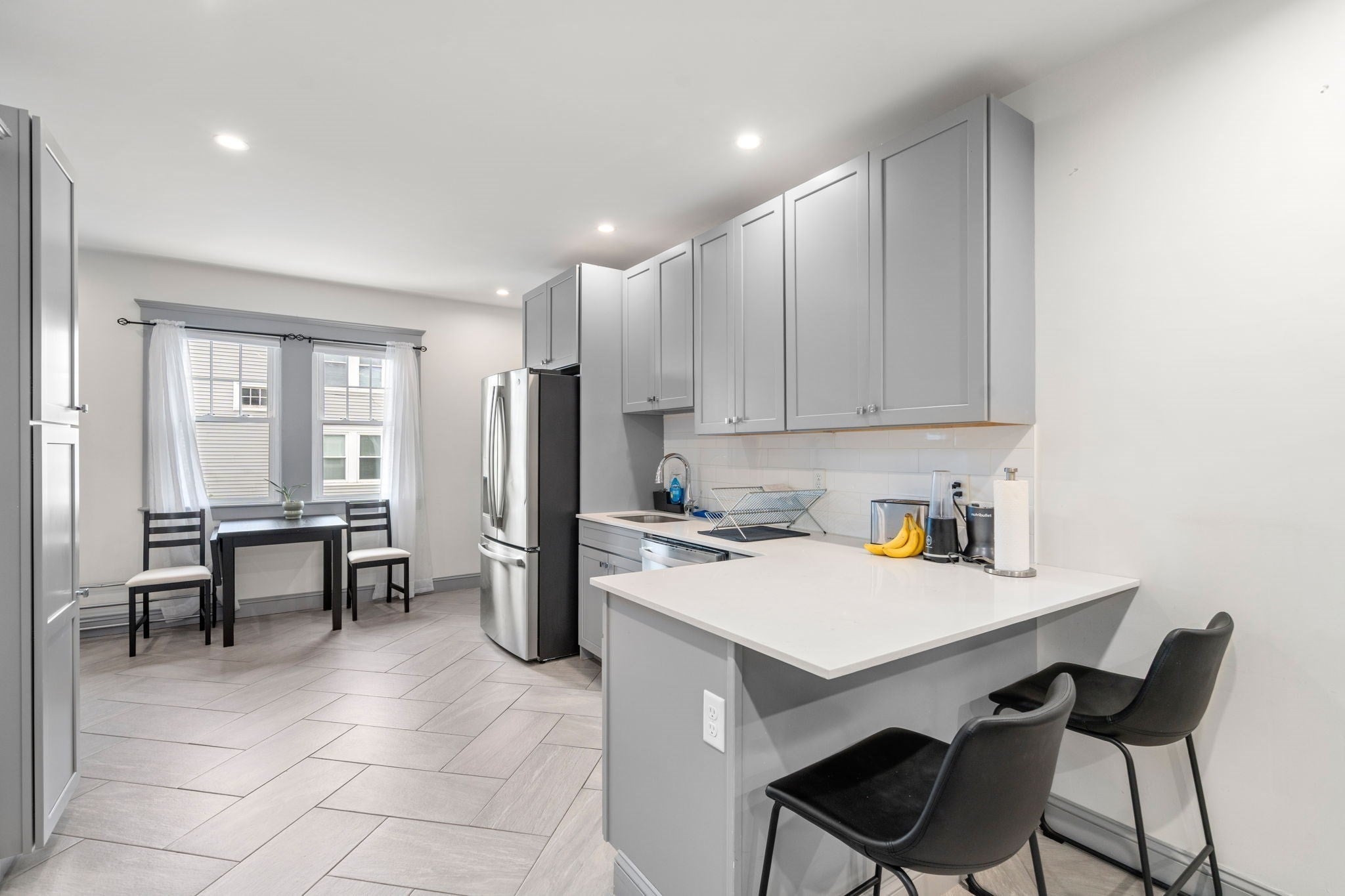 588 Gallivan Blvd