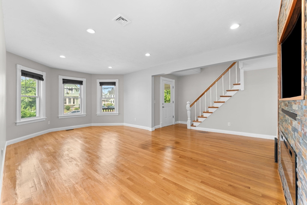 46 Ash St