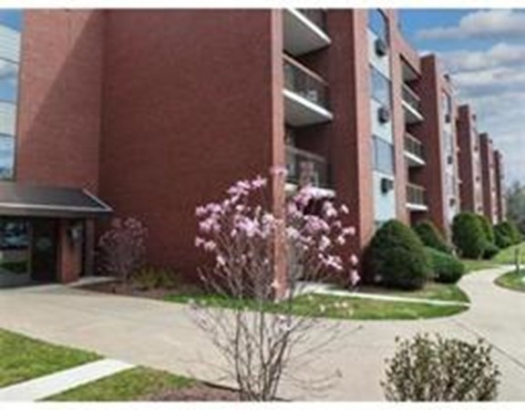 4975 Washington St 305