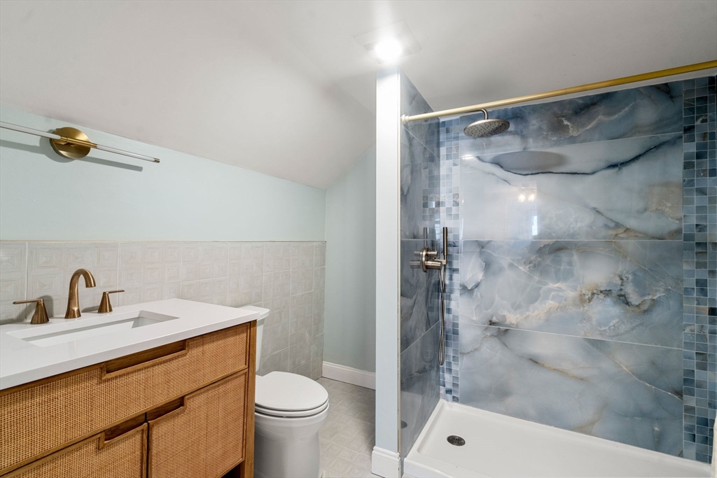 61 Edgewater Dr, Quincy, MA Photo #19