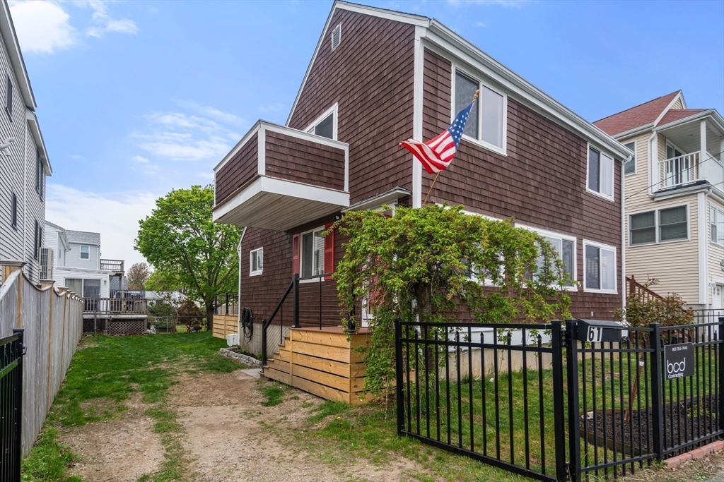 61 Edgewater Dr