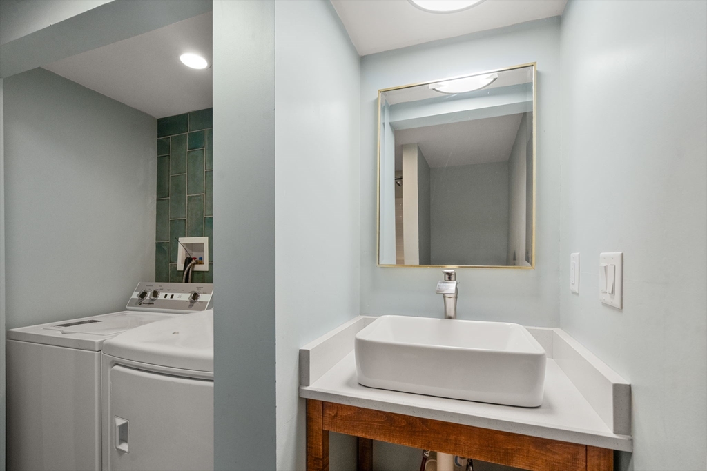 61 Edgewater Dr, Quincy, MA Photo #15