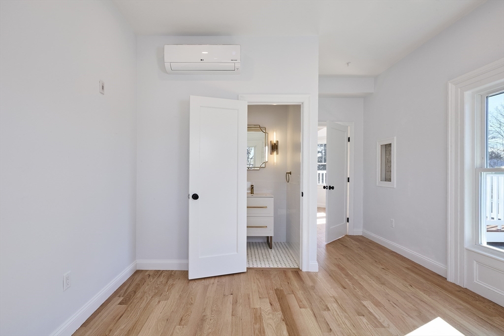 401 Main St 201