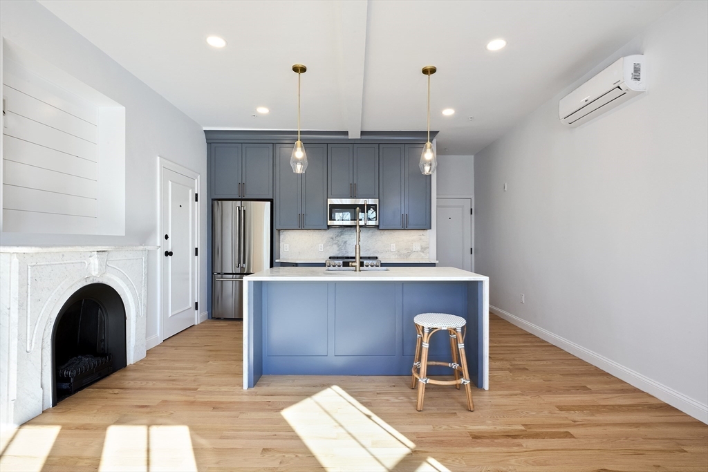 401 Main St 201