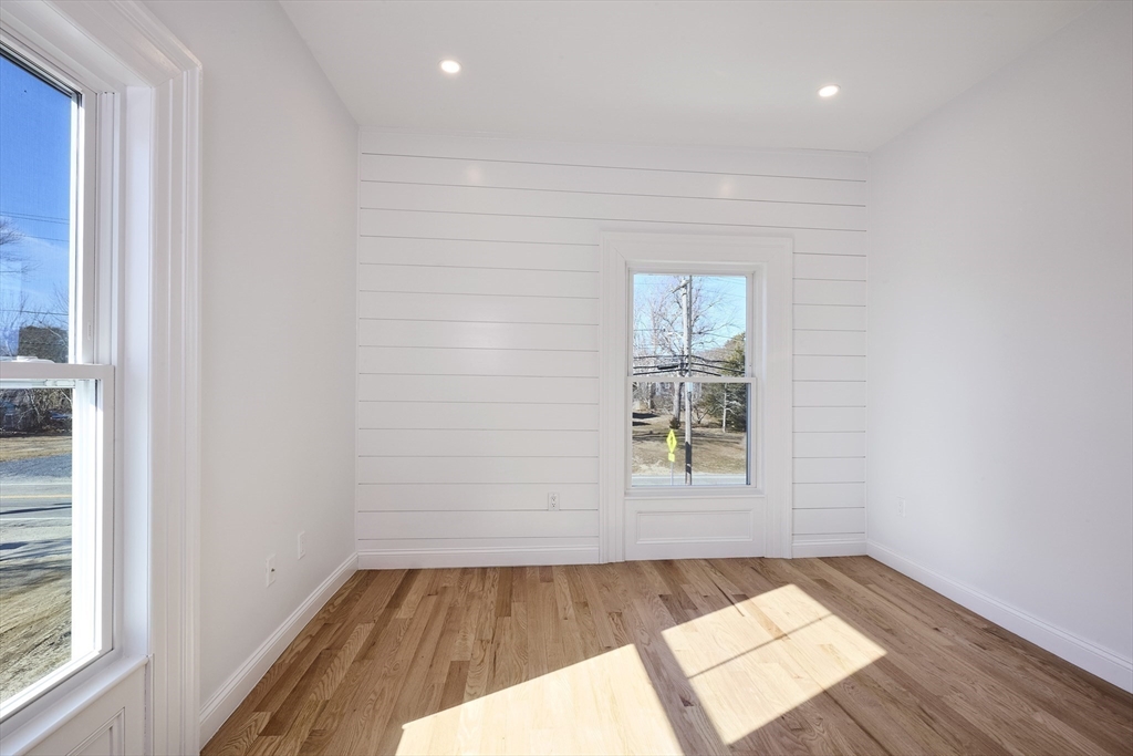 401 Main St 201