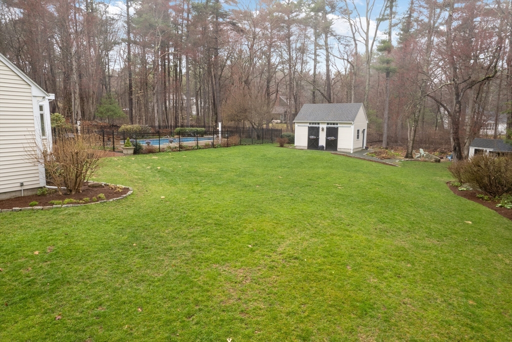 Norfolk, Massachusetts 02056, United States, 4 Bedrooms Bedrooms, ,3 BathroomsBathrooms,Residential,Pending,106956