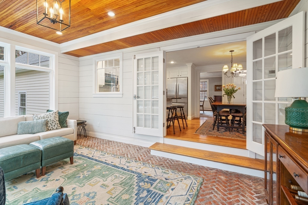 Norfolk, Massachusetts 02056, United States, 4 Bedrooms Bedrooms, ,3 BathroomsBathrooms,Residential,Pending,106956