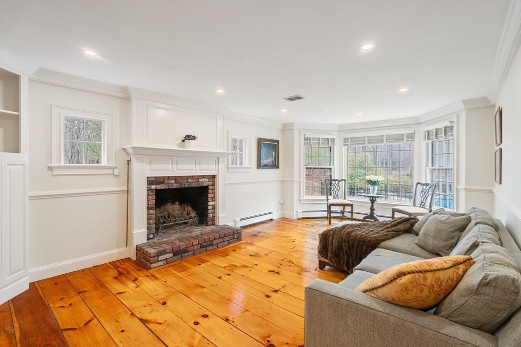 Norfolk, Massachusetts 02056, United States, 4 Bedrooms Bedrooms, ,3 BathroomsBathrooms,Residential,Pending,106956