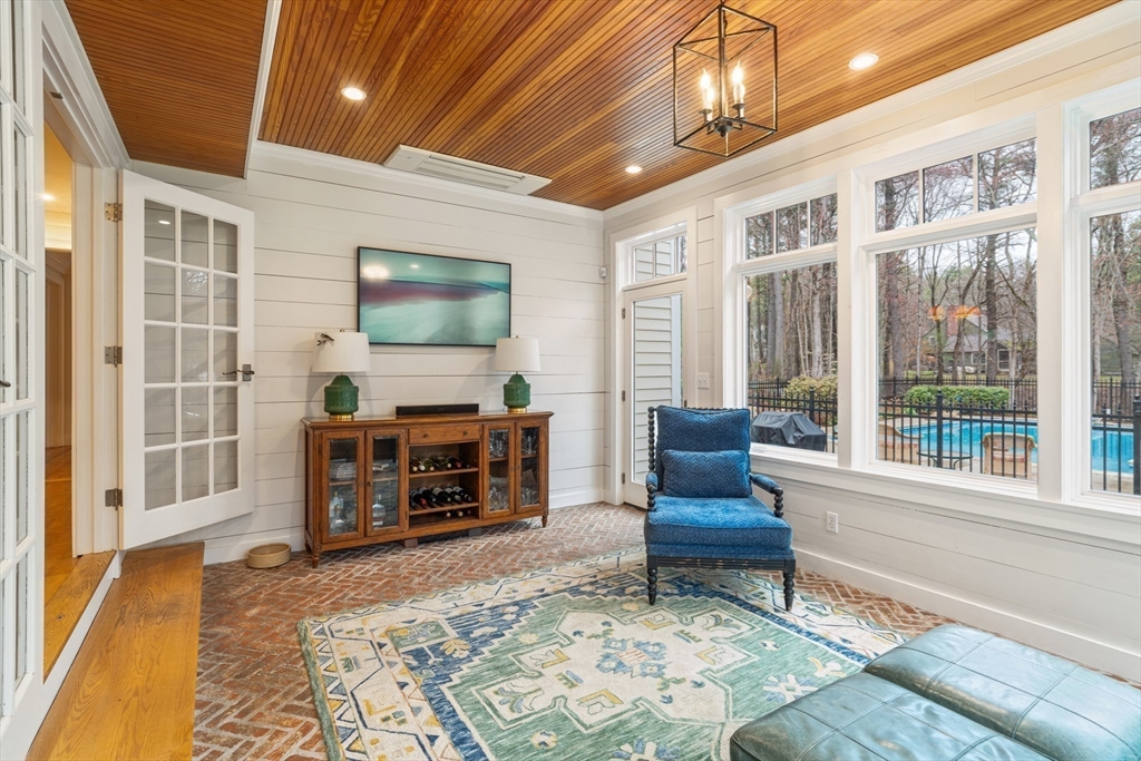 Norfolk, Massachusetts 02056, United States, 4 Bedrooms Bedrooms, ,3 BathroomsBathrooms,Residential,Pending,106956