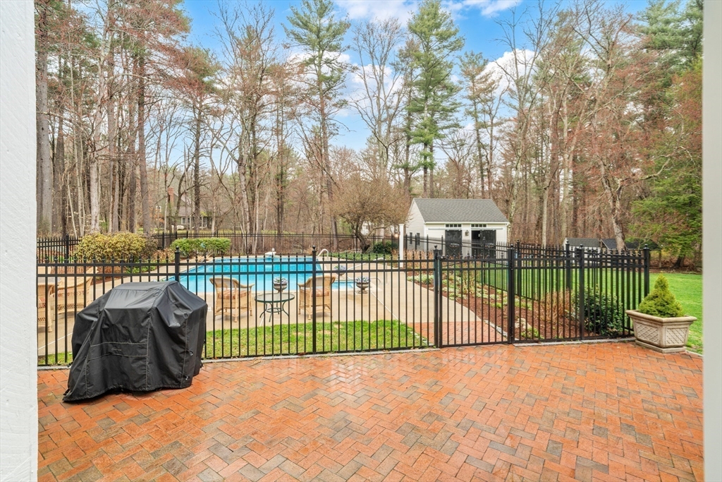 Norfolk, Massachusetts 02056, United States, 4 Bedrooms Bedrooms, ,3 BathroomsBathrooms,Residential,Pending,106956