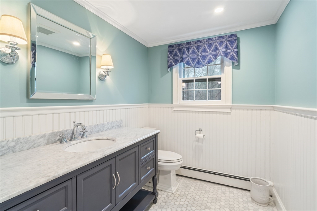 Norfolk, Massachusetts 02056, United States, 4 Bedrooms Bedrooms, ,3 BathroomsBathrooms,Residential,Pending,106956