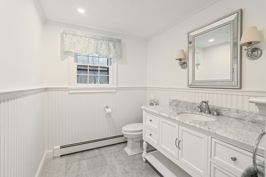 Norfolk, Massachusetts 02056, United States, 4 Bedrooms Bedrooms, ,3 BathroomsBathrooms,Residential,Pending,106956