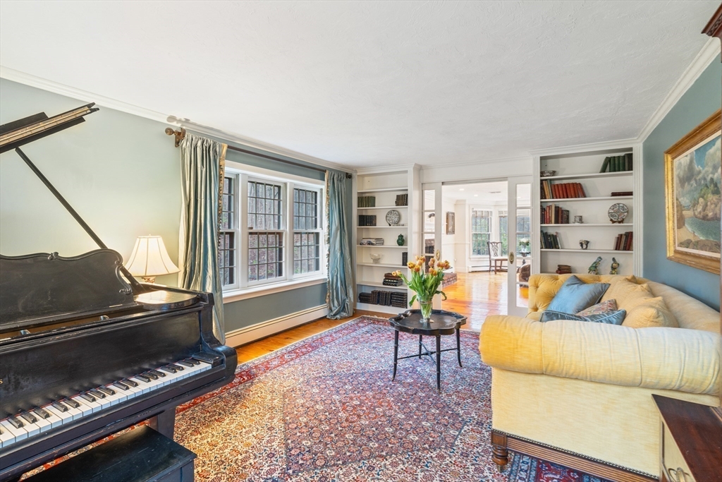 Norfolk, Massachusetts 02056, United States, 4 Bedrooms Bedrooms, ,3 BathroomsBathrooms,Residential,Pending,106956