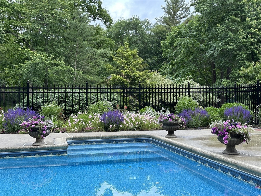 Norfolk, Massachusetts 02056, United States, 4 Bedrooms Bedrooms, ,3 BathroomsBathrooms,Residential,Pending,106956