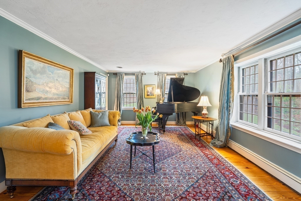 Norfolk, Massachusetts 02056, United States, 4 Bedrooms Bedrooms, ,3 BathroomsBathrooms,Residential,Pending,106956