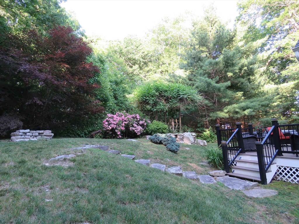 14 Circle Dr