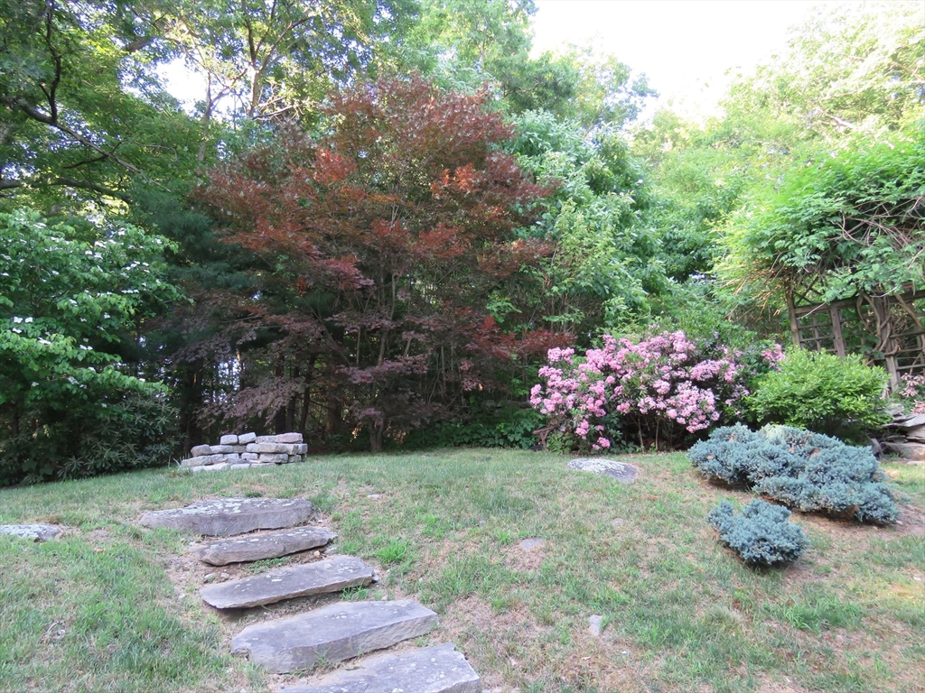 14 Circle Dr