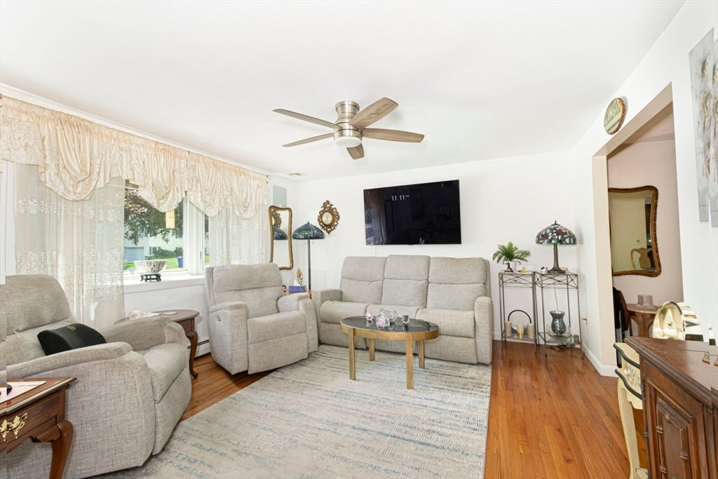 8 Cedar Rd