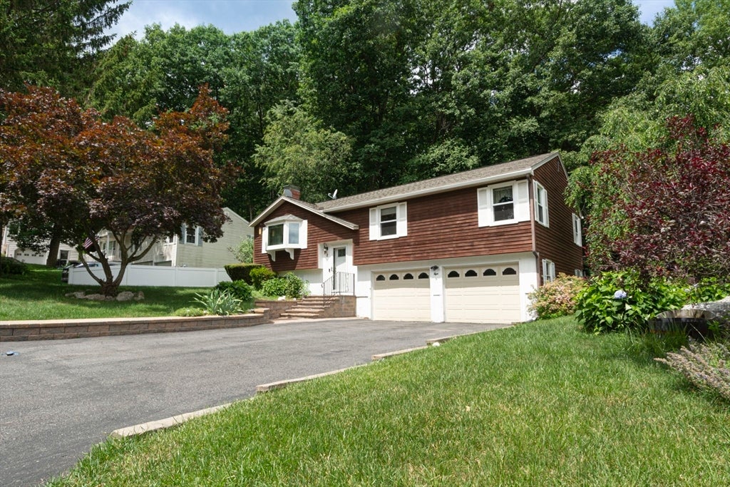 8 Cedar Rd