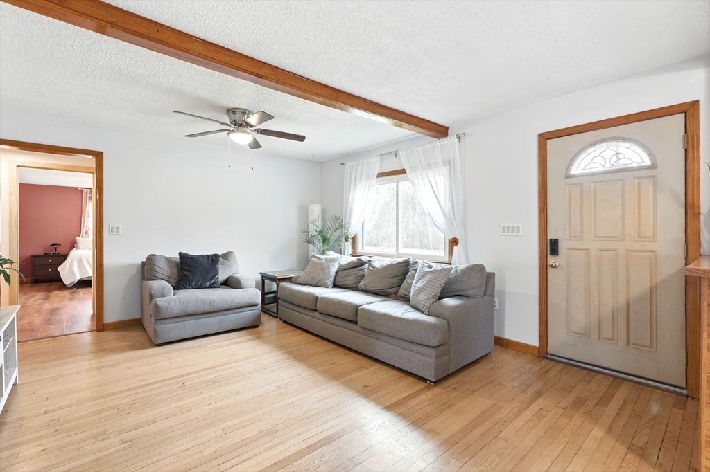 16 Pomeroy Meadow Rd