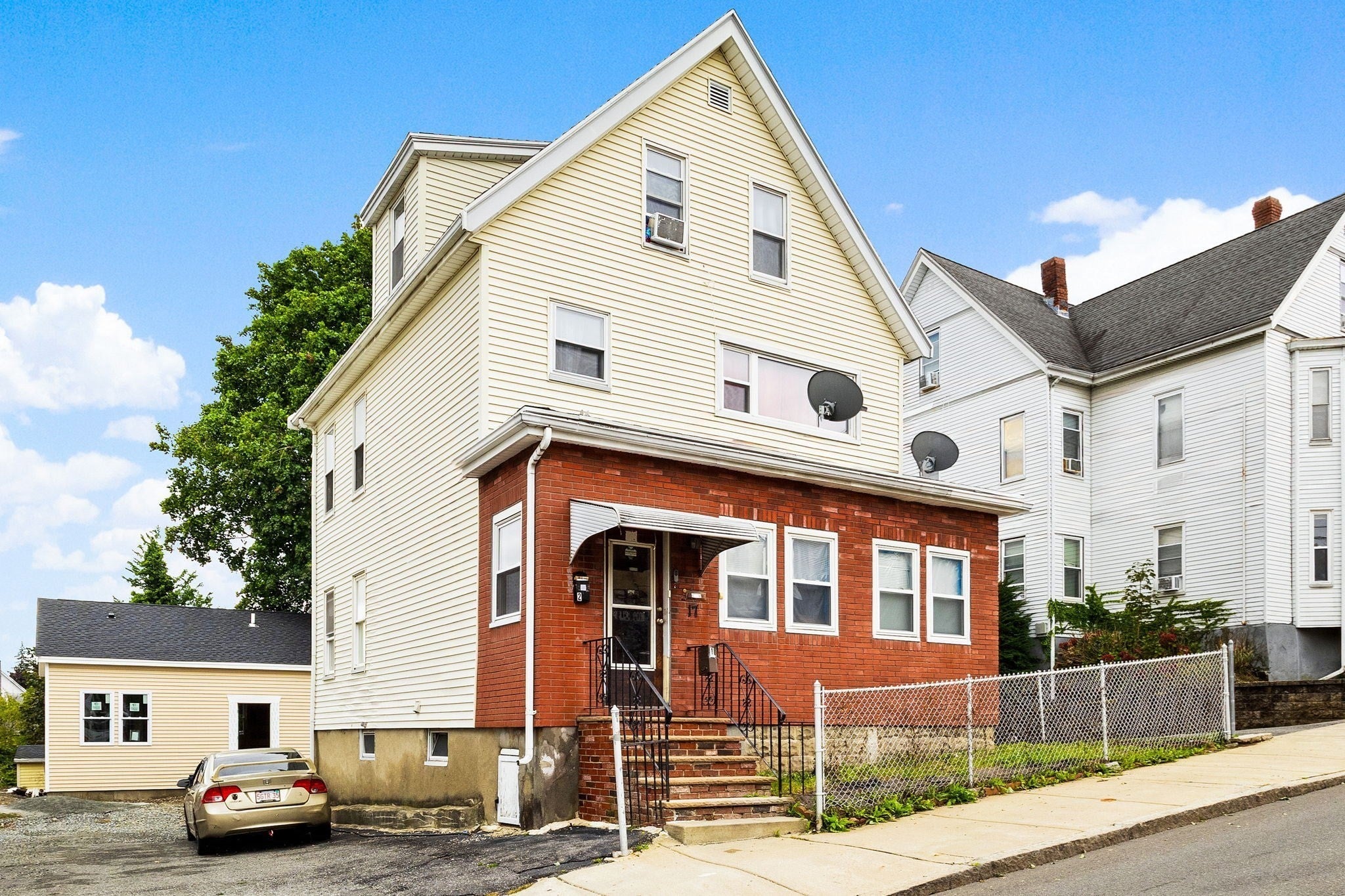 17 Ashton St