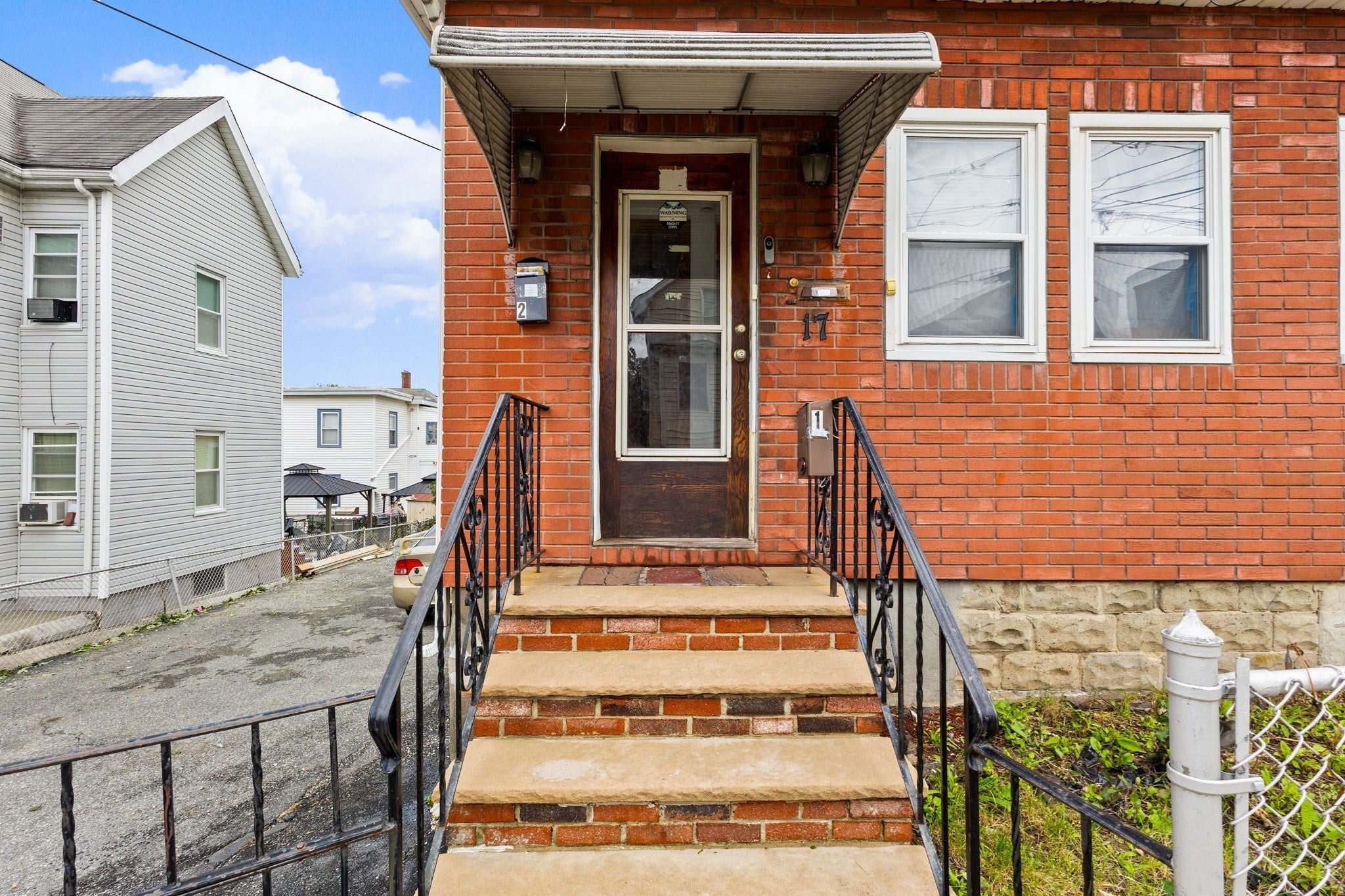17 Ashton St