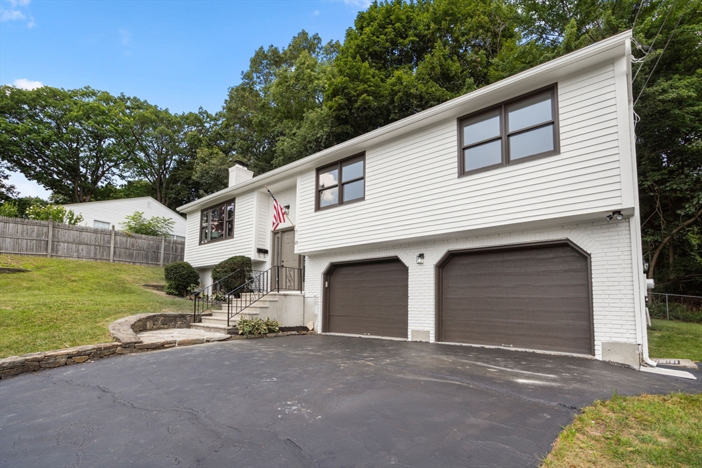23 Whitten St