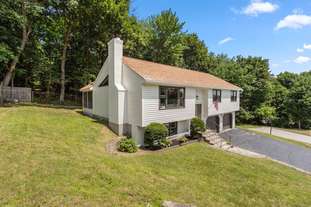 23 Whitten St