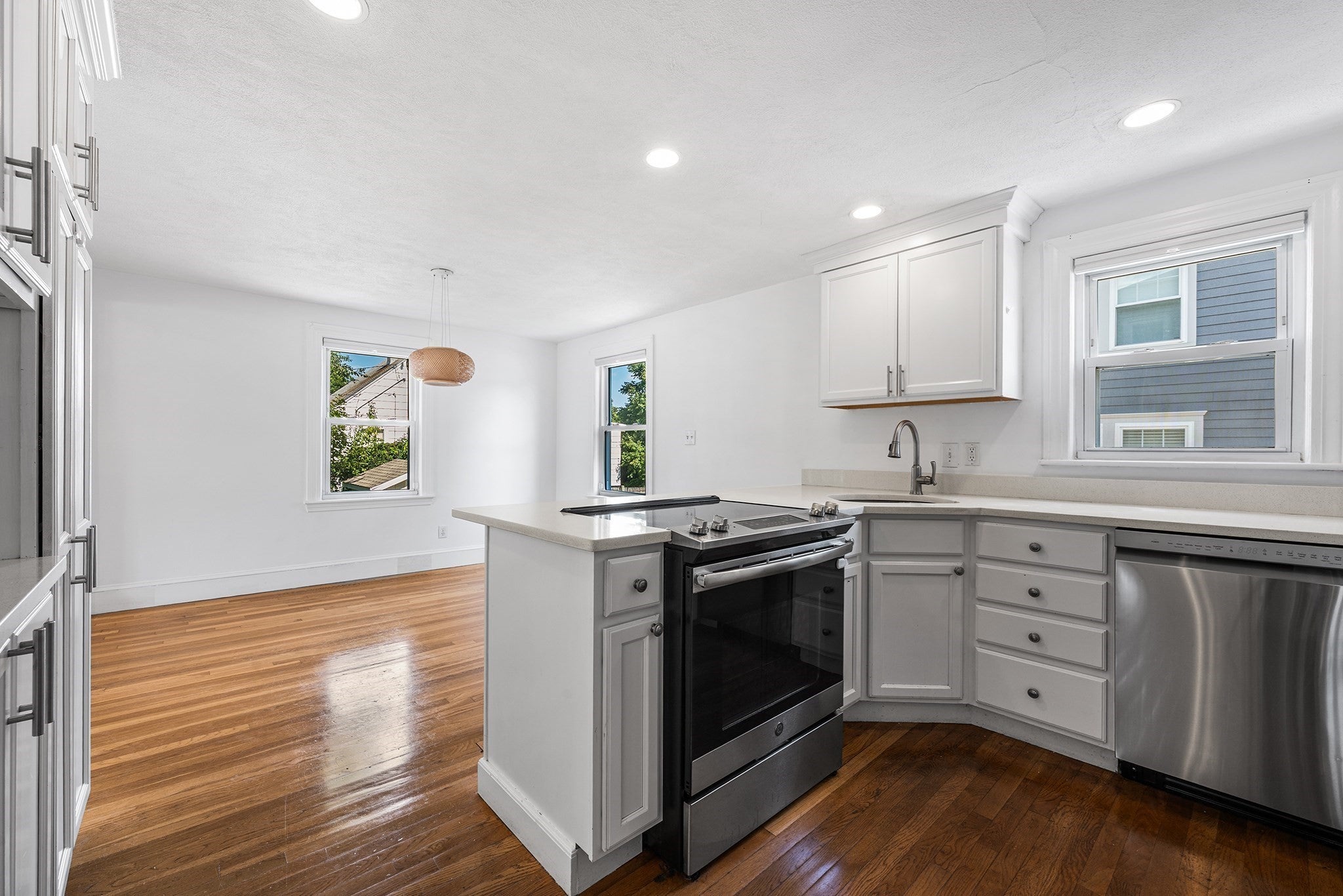 5 Falmouth Rd, Watertown, MA Photo #6