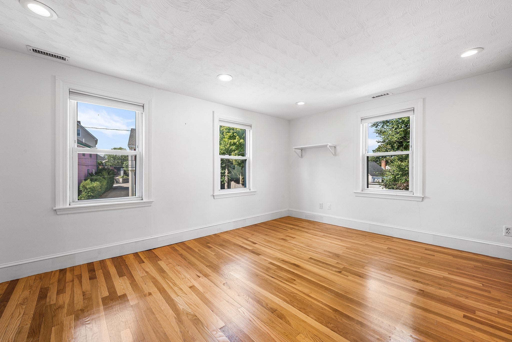 5 Falmouth Rd, Watertown, MA Photo #8