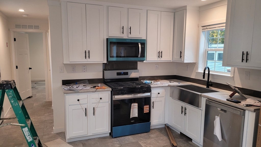 286 Newbury 10