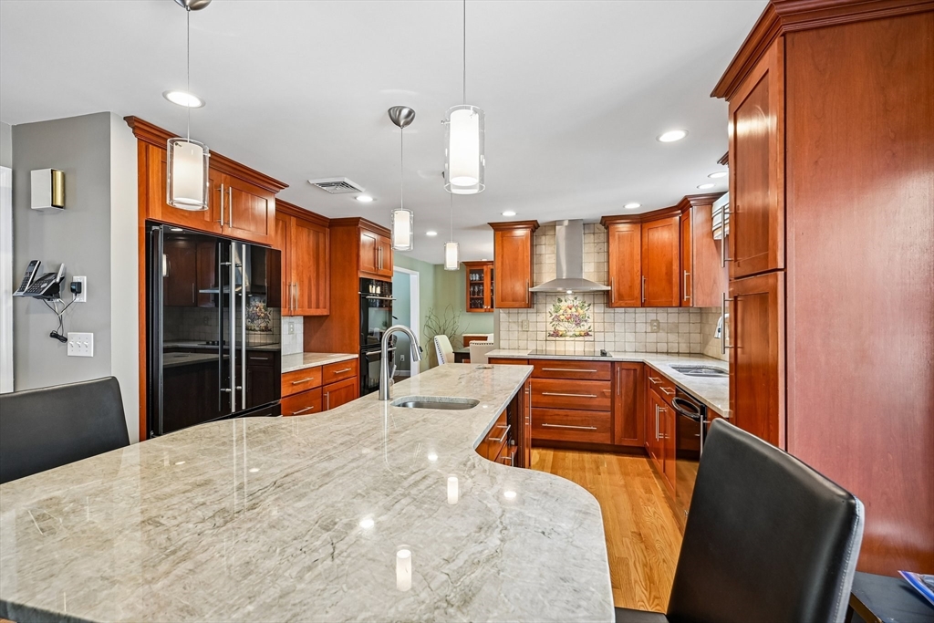 6 Briarwood Dr