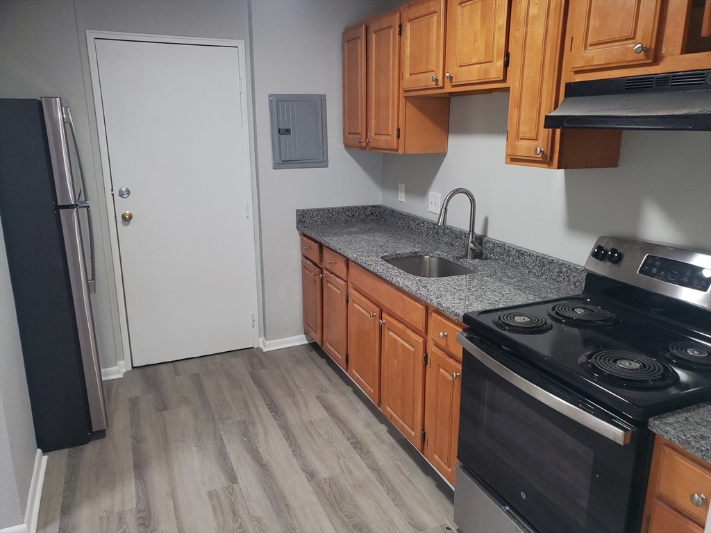 760 Cummins Highway 28