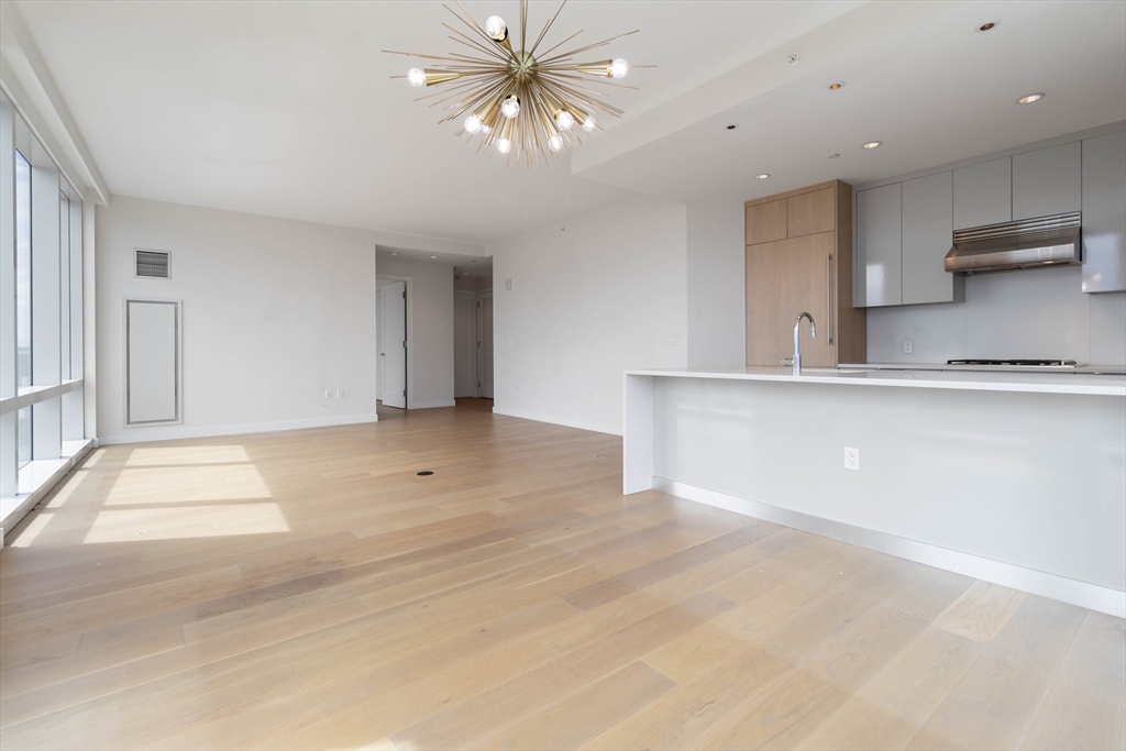188 Brookline Ave 20J