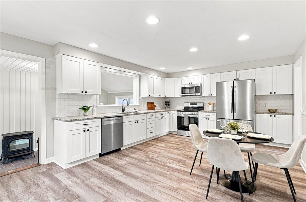 3 Maplelawn Dr
