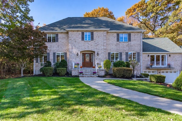 135 LAURICELLA LN, WALTHAM, MA 02452 - Image 9f33a32a02b84a7cb2e6cfafd08adf47/108482705