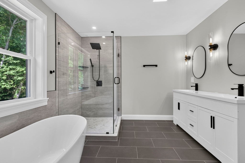 27 Rollins ST #B, Groveland, MA, 27 Rollins ST #B, Groveland, MA Photo #32
