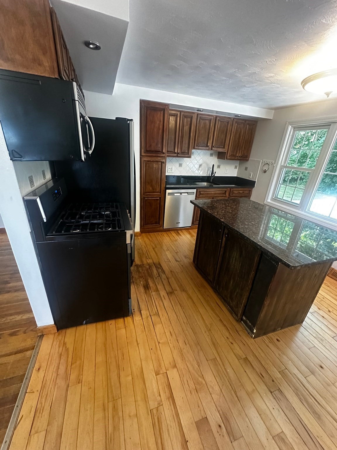73 Summit Dr 1