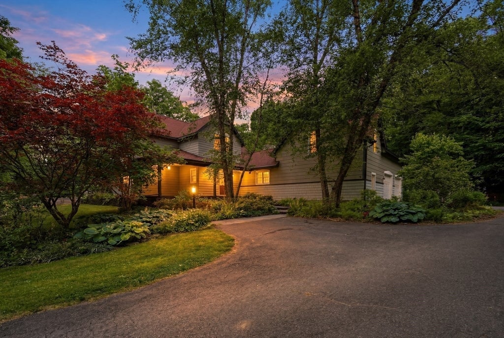 18 Eveningstar Dr