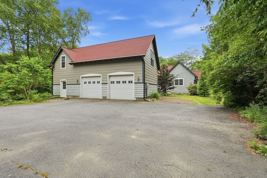 18 Eveningstar Dr