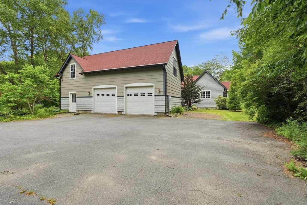 18 Eveningstar Dr