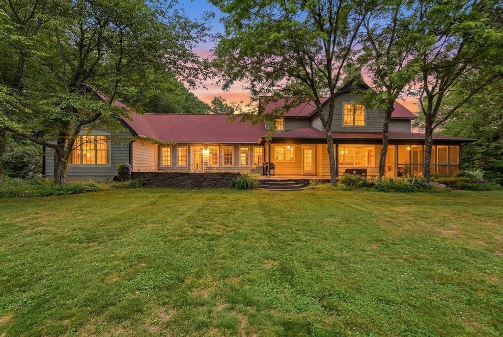 18 Eveningstar Dr