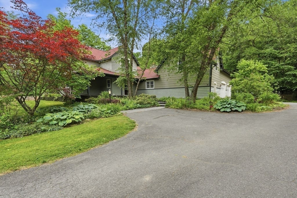 18 Eveningstar Dr