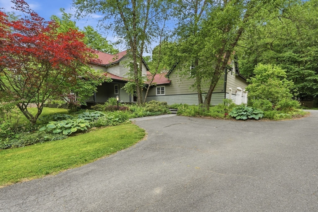 18 Eveningstar Dr