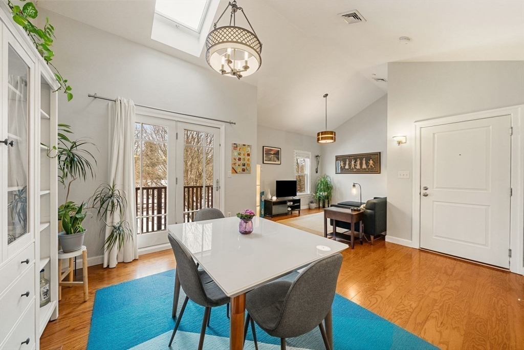 111-121 Green Street 303