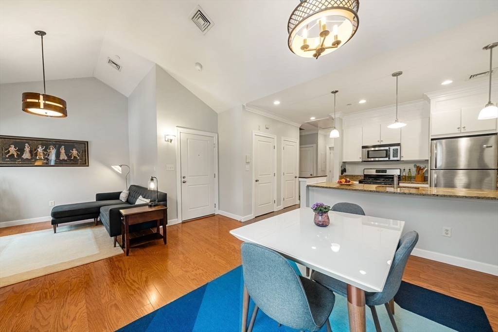 111-121 Green Street 303