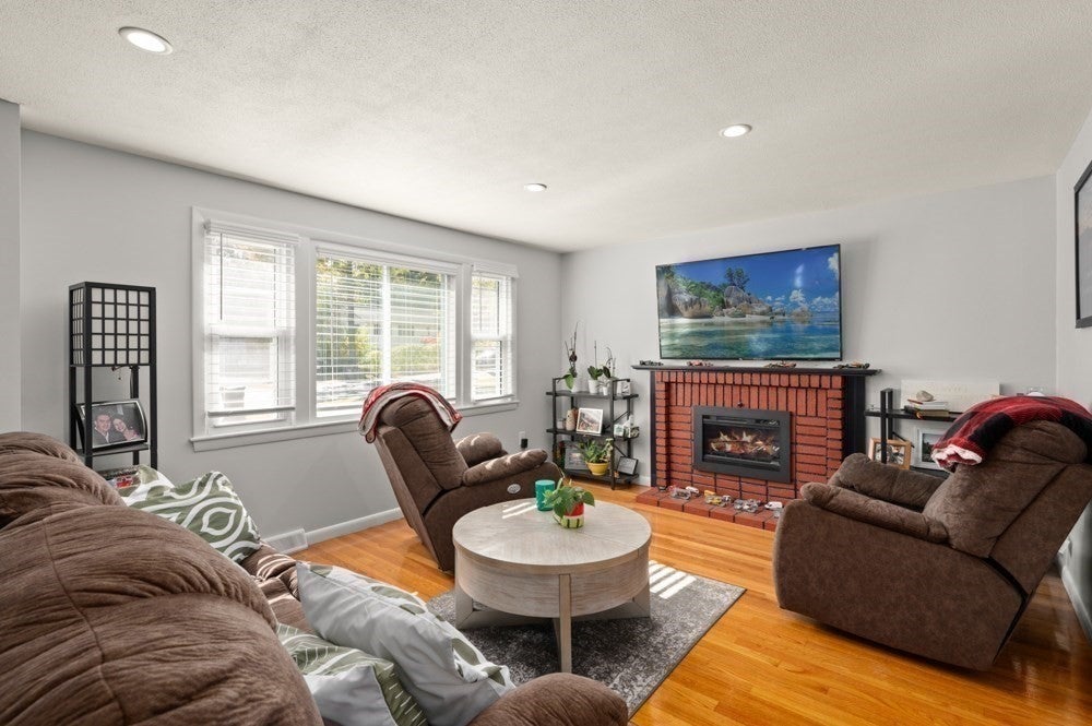 62 Michael Rd, Dracut, MA Photo #12